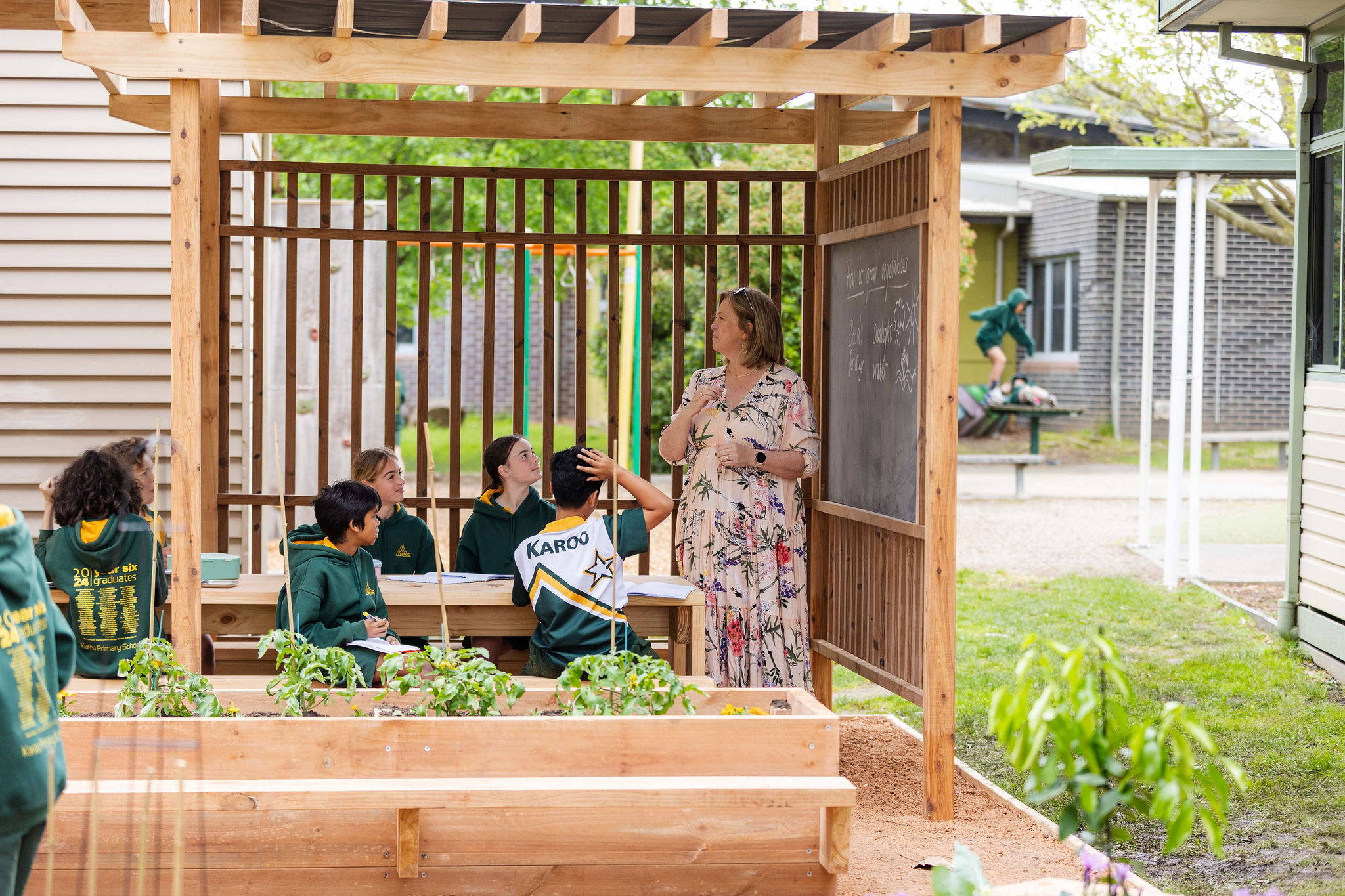 Primary school outdoor learning environment